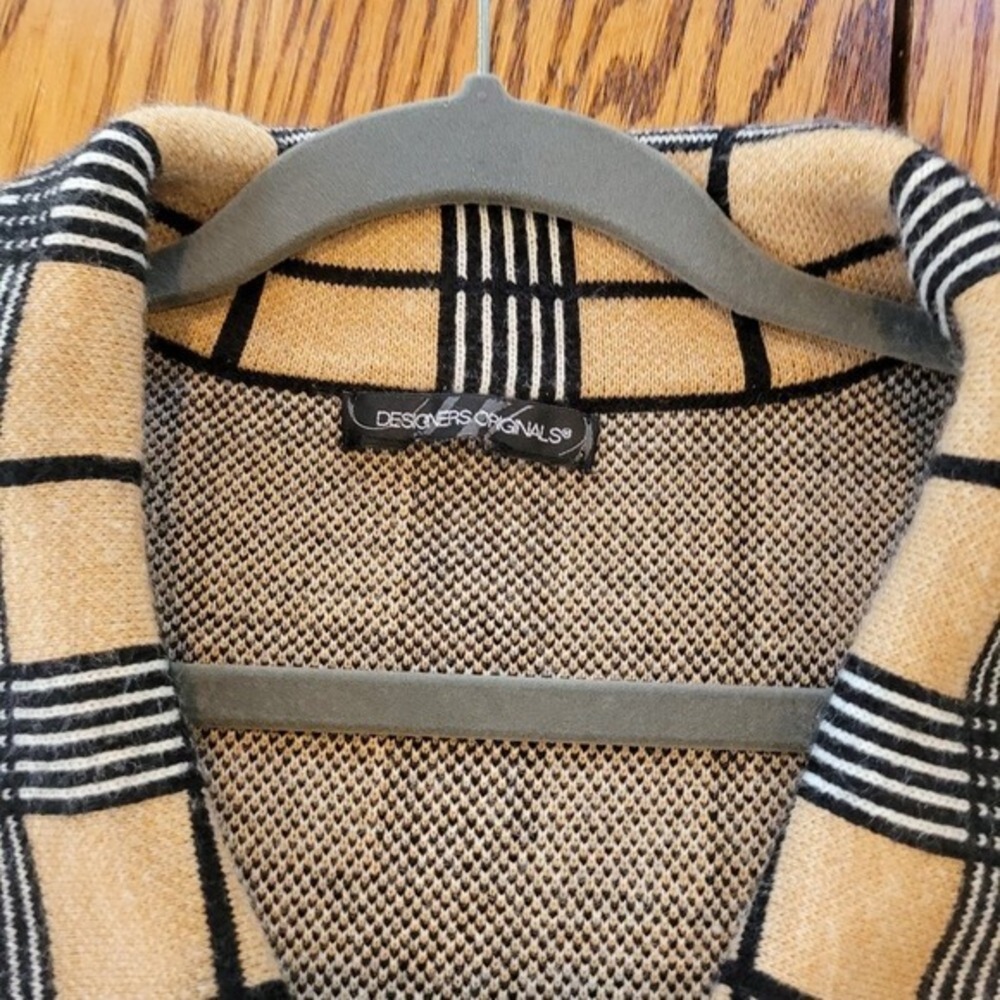 Design Originals Sweater- No SizeTag but think 3x. - Picture 2 of 7